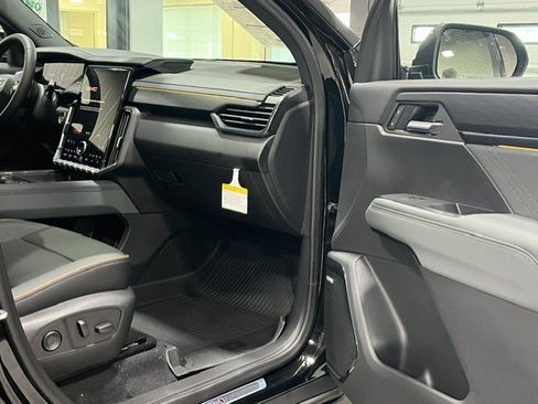 New 2026 GMC Acadia AT4 w/ Luxury Package AWD/4WD image 9