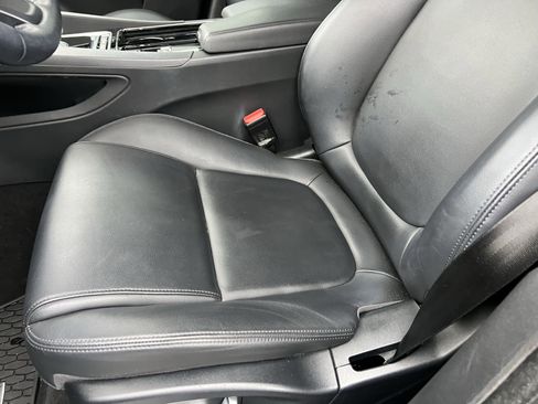 Used 2019 Jaguar F-PACE Premium image 18