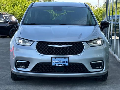 Used 2024 Chrysler Pacifica Limited FWD image 8