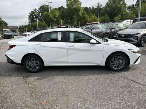 New 2026 Hyundai Elantra Hybrid FWD image 9