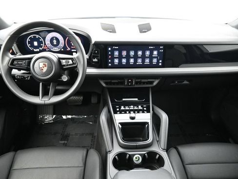 Certified 2025 Porsche Cayenne AWD/4WD image 6