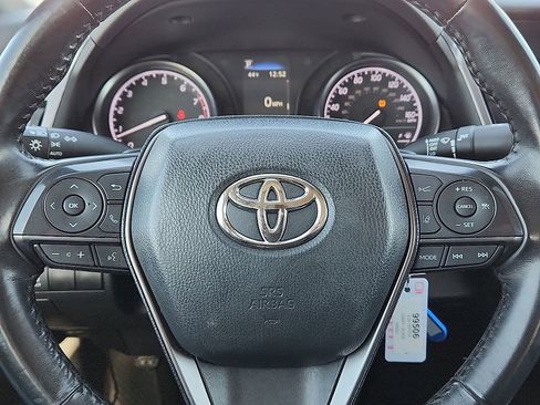 Used 2023 Toyota Camry SE image 11