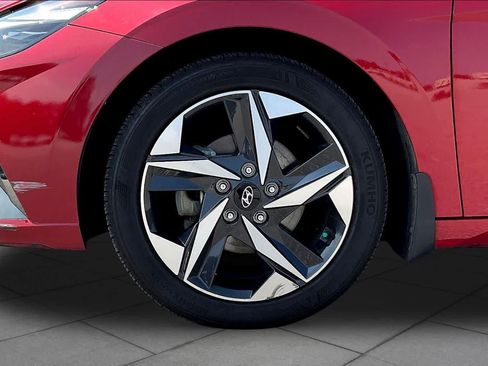 Used 2022 Hyundai Elantra Limited FWD image 11