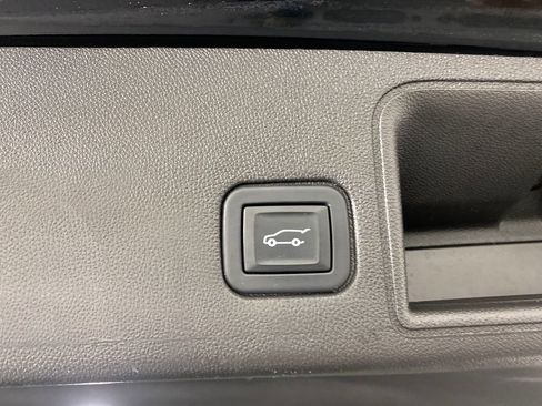 Used 2022 GMC Terrain SLT image 29