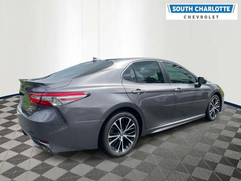 Used 2019 Toyota Camry SE FWD image 4