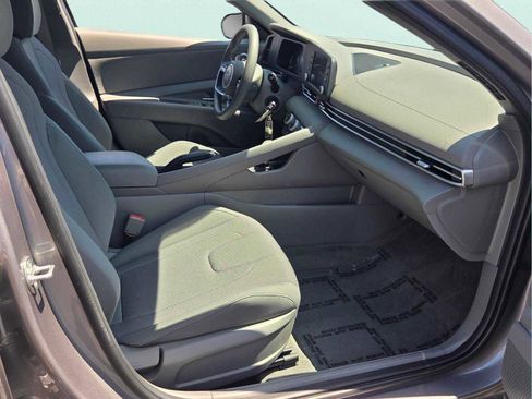 Used 2024 Hyundai Elantra SE FWD image 15