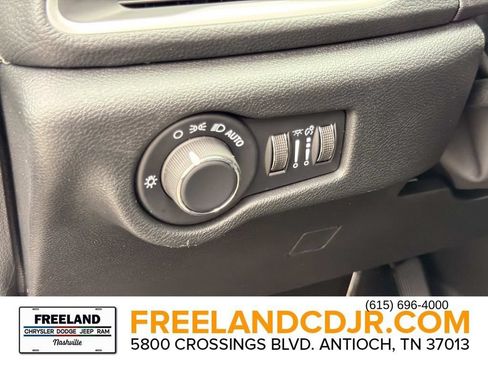 New 2027 Chrysler Pacifica Select FWD image 24
