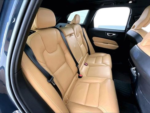 Used 2023 Volvo XC60 B5 Ultimate w/ Climate Package FWD image 35