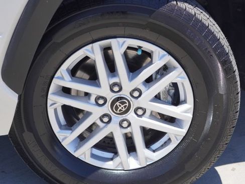 Used 2022 Toyota Tundra SR5 w/ SR5 Premium Package RWD image 13