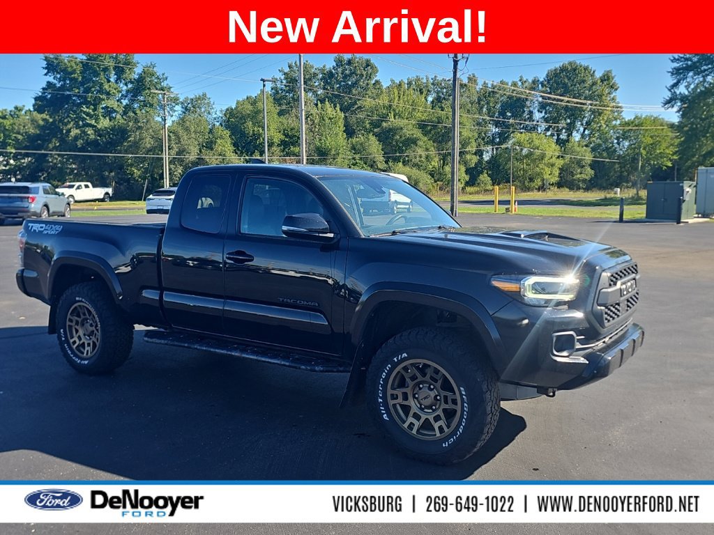 Used 2022 Toyota Tacoma TRD Sport AWD/4WD image 4