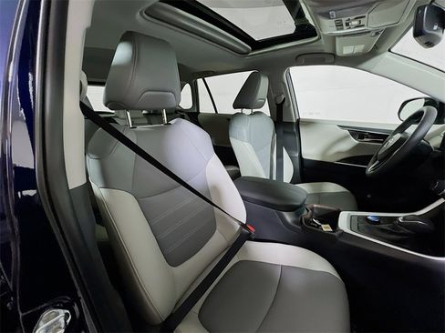 Used 2025 Toyota RAV4 Limited image 26