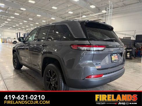 New 2026 Jeep Grand Cherokee Altitude image 5