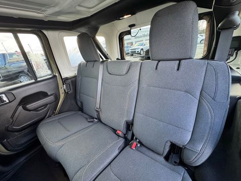 Used 2025 Jeep Wrangler Willys image 12