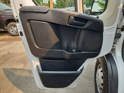Used 2018 RAM ProMaster 2500 w/ Premium Appearance Group FWD image 11