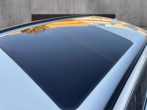 Used 2018 BMW 330i xDrive Wagon image 12