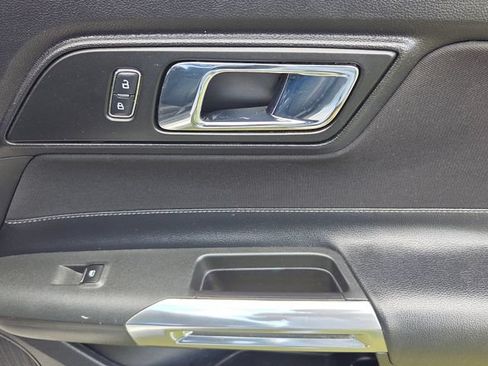 Used 2017 Ford Mustang Coupe RWD image 19