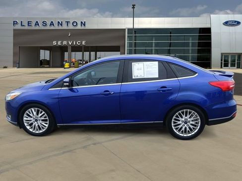 Used 2015 Ford Focus Titanium FWD image 2