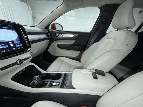 Used 2019 Volvo XC40 T4 Momentum FWD image 22