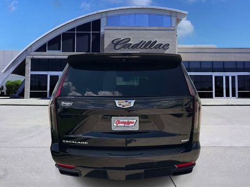 Used 2022 Cadillac Escalade Luxury RWD image 5