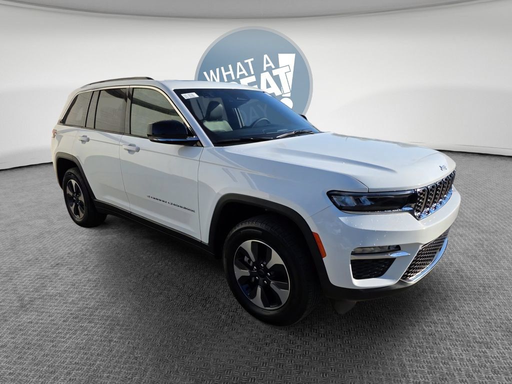 New 2025 Jeep Grand Cherokee Limited 4xe AWD/4WD image 3