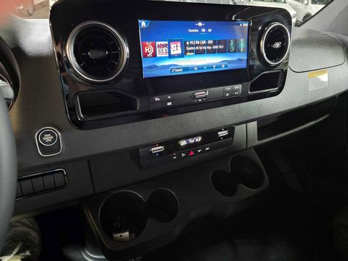Used 2025 Mercedes-Benz Sprinter 2500 image 26