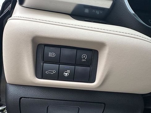 Certified 2024 Toyota Highlander Limited AWD/4WD image 23