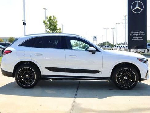 Used 2025 Mercedes-Benz GLC 300 4MATIC image 2