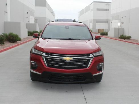Used 2023 Chevrolet Traverse LT FWD image 2