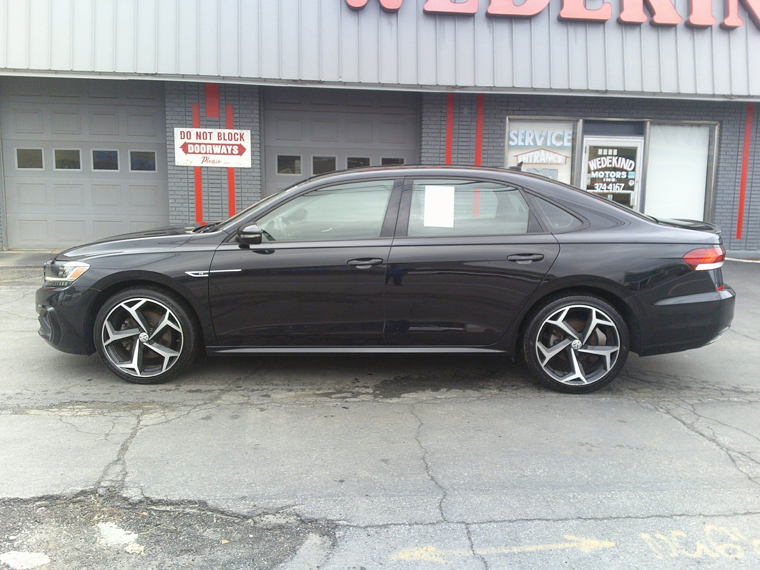 Used 2020 Volkswagen Passat 2.0T R-Line FWD image 2