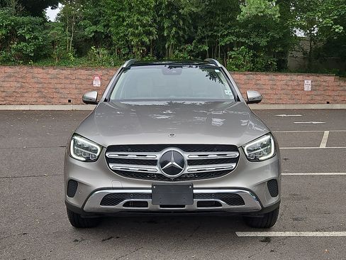 Used 2022 Mercedes-Benz GLC 300 4MATIC image 2