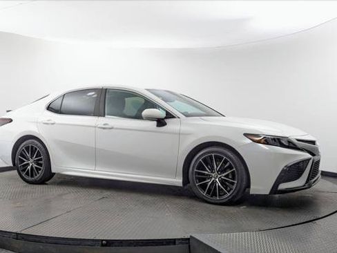 Used 2022 Toyota Camry SE w/ Audio Upgrade Package FWD image 11