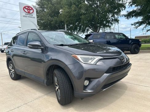 Used 2017 Toyota RAV4 XLE AWD/4WD image 3