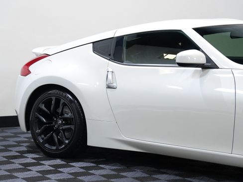 Used 2016 Nissan 370Z Touring RWD image 13