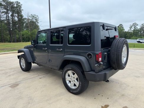 Used 2016 Jeep Wrangler Unlimited Sport w/ Quick Order Package 24S AWD/4WD image 3