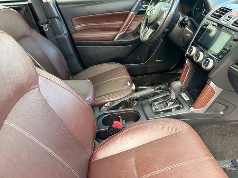 Used 2018 Subaru Forester 2.5i Touring AWD/4WD image 12