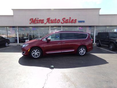 Used 2017 Chrysler Pacifica Touring-L w/ Tire & Wheel Group