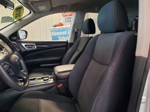 Used 2019 Nissan Pathfinder S AWD/4WD image 14
