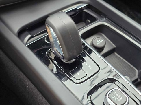 Certified 2025 Volvo XC60 B5 Plus image 34