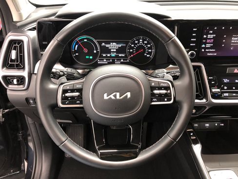 Certified 2023 Kia Sorento EX image 20