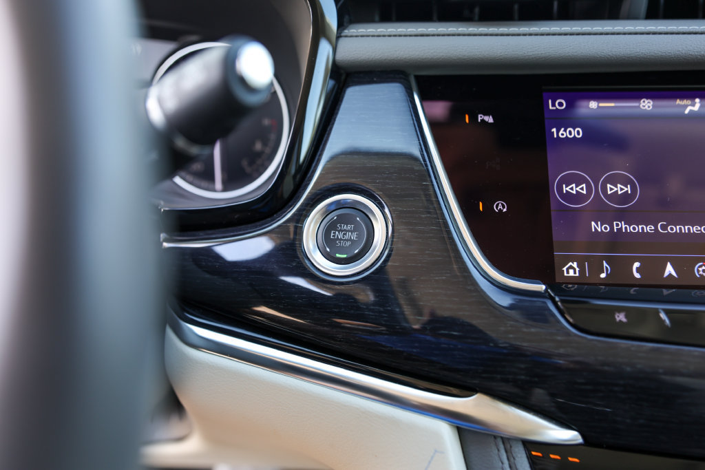 Used 2025 Cadillac XT6 Premium Luxury FWD image 18