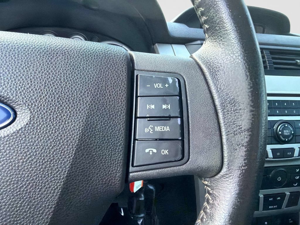 Used 2010 Ford Focus SEL FWD image 26