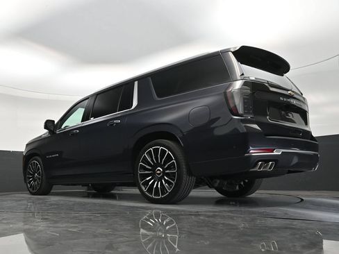 Used 2026 Chevrolet Suburban High Country AWD/4WD image 22