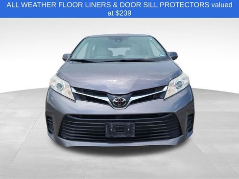 Used 2019 Toyota Sienna LE AWD/4WD image 2