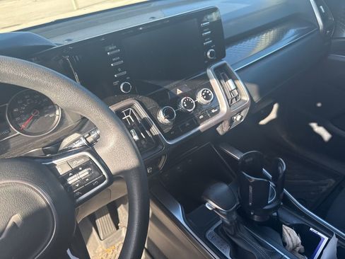 Certified 2023 Kia Sorento LX image 10