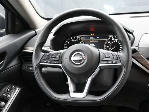 Used 2024 Nissan Altima 2.5 SV FWD image 14