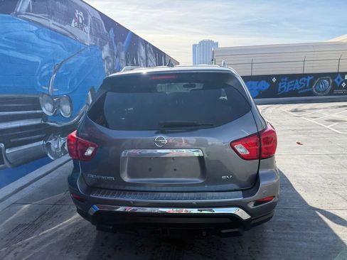 Used 2020 Nissan Pathfinder SV image 5