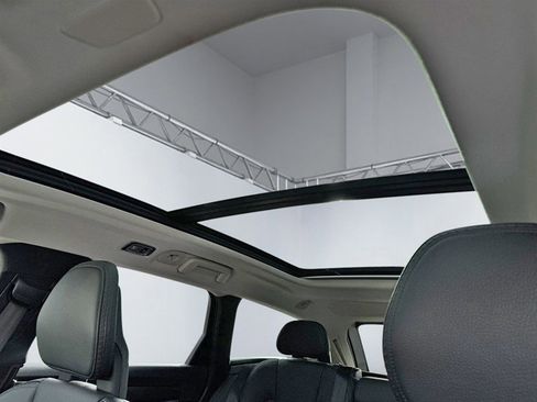 Used 2017 Volvo V90 T6 Cross Country image 19