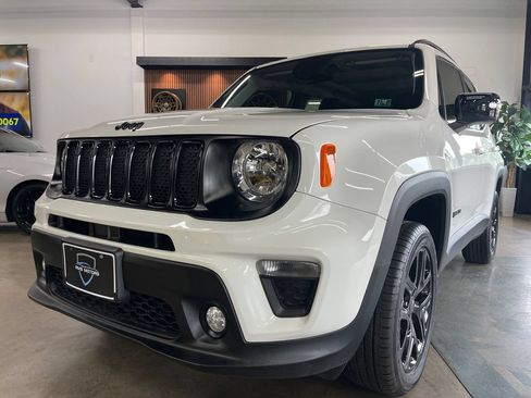 Used 2023 Jeep Renegade Altitude w/ Sun/Sound Group AWD/4WD image 2