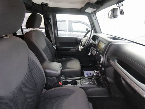Used 2017 Jeep Wrangler Unlimited Sport image 29