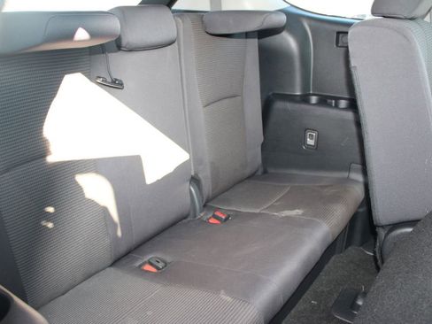 Used 2024 Toyota Highlander LE AWD/4WD image 32